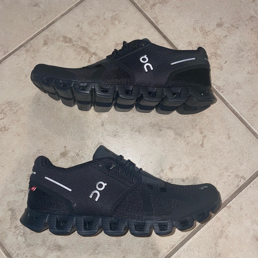 NWT Womens On Cloud Size 8.5
